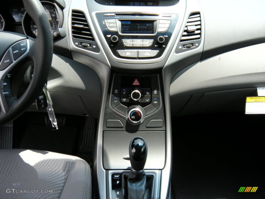 2015 Elantra SE Sedan - Symphony Silver / Gray photo #25
