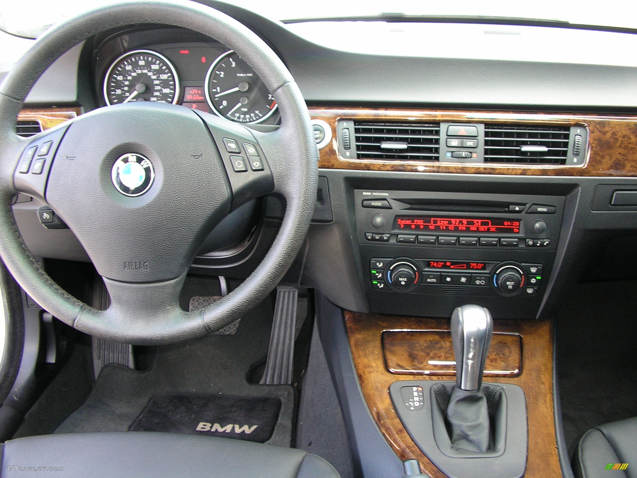 2006 3 Series 325i Sedan - Alpine White / Black photo #21