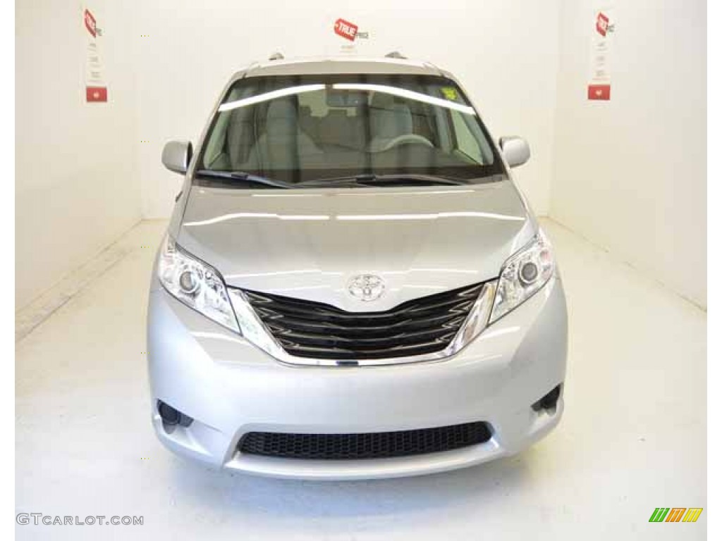 2014 Sienna LE - Silver Sky Metallic / Light Gray photo #2