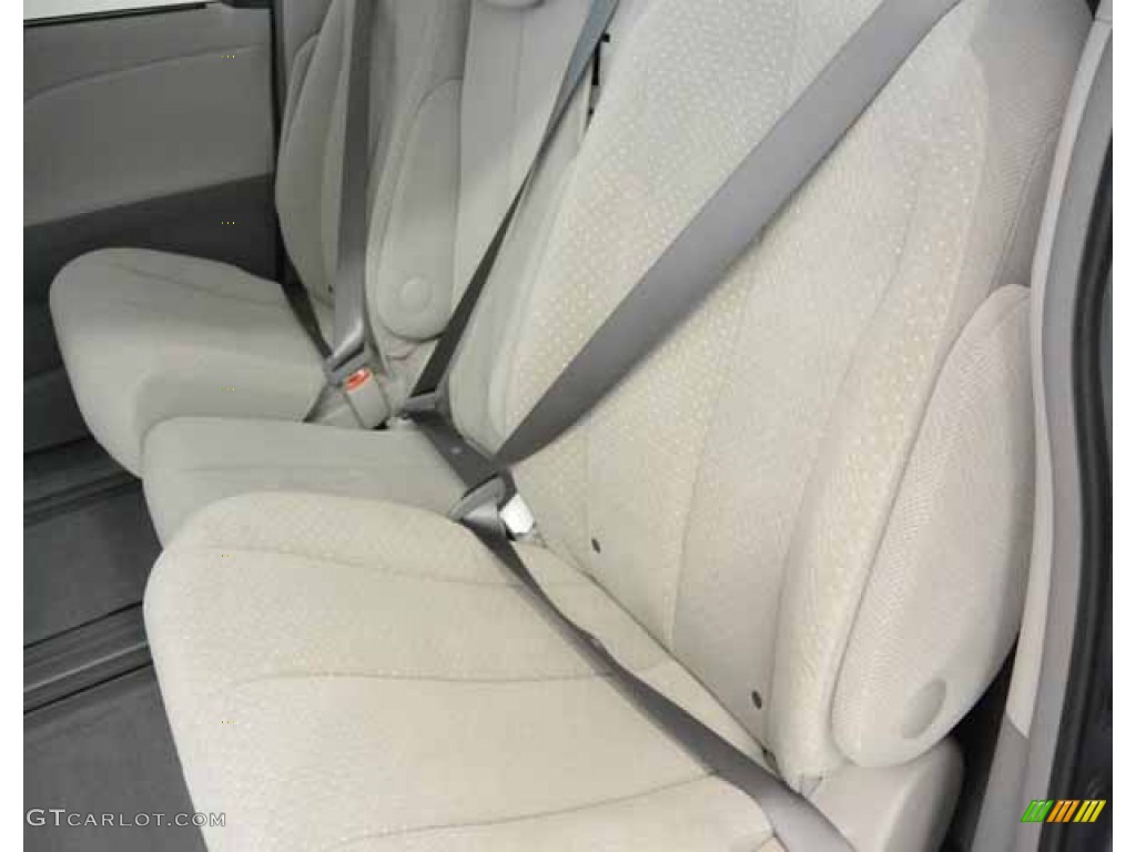 2014 Sienna LE - Silver Sky Metallic / Light Gray photo #7