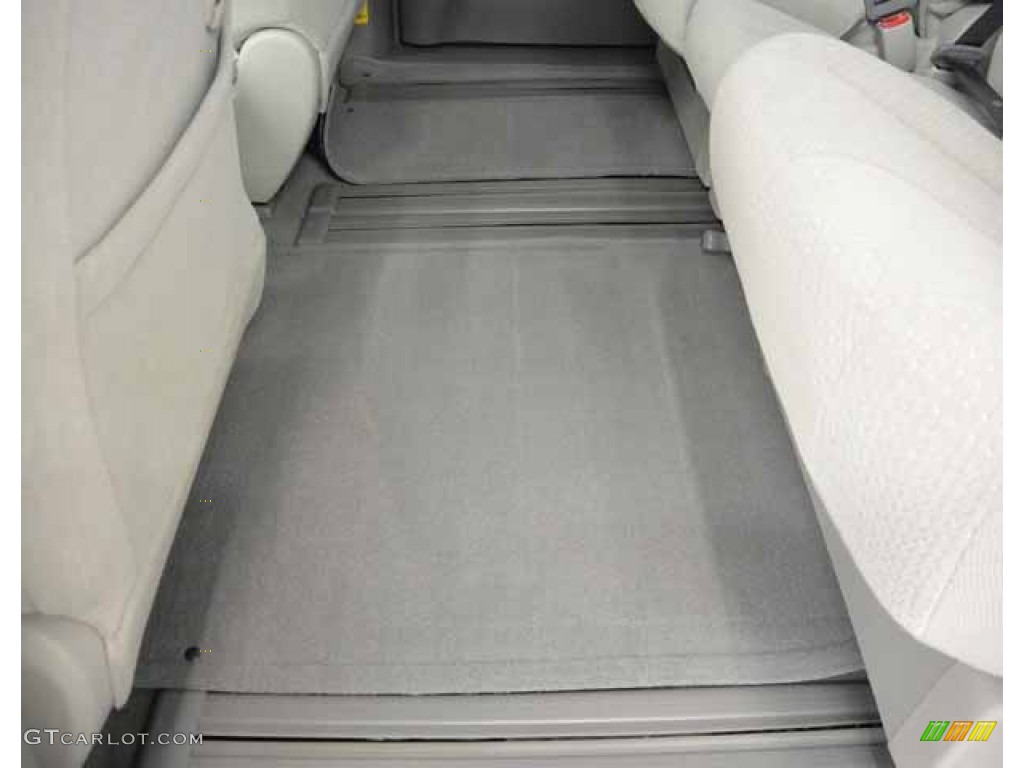 2014 Sienna LE - Silver Sky Metallic / Light Gray photo #8