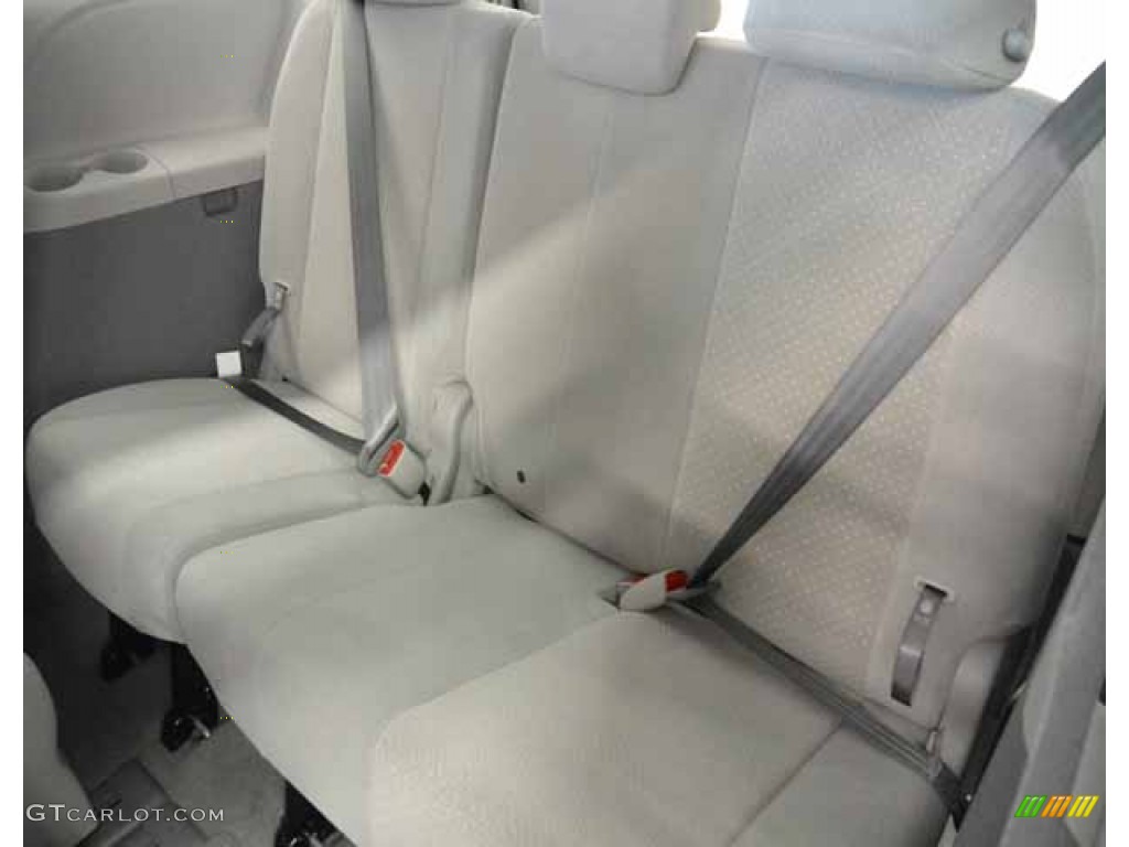 2014 Sienna LE - Silver Sky Metallic / Light Gray photo #11