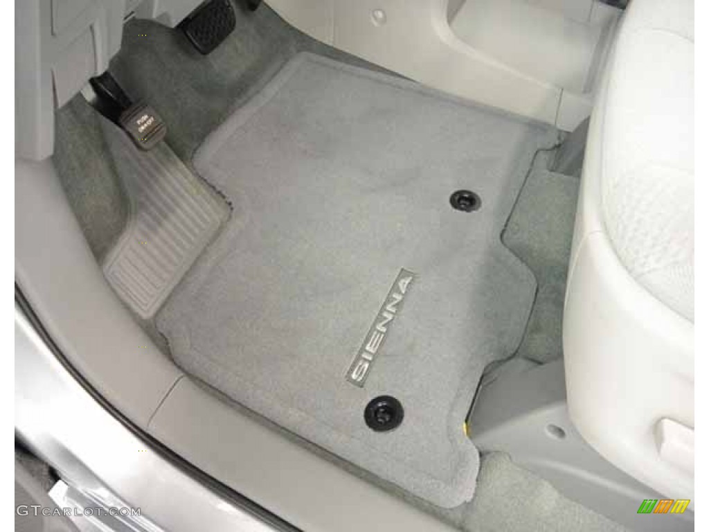 2014 Sienna LE - Silver Sky Metallic / Light Gray photo #14