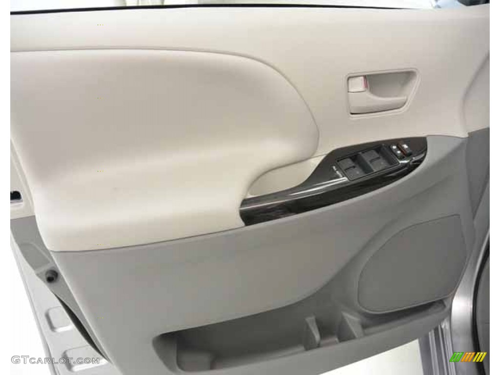 2014 Sienna LE - Silver Sky Metallic / Light Gray photo #16