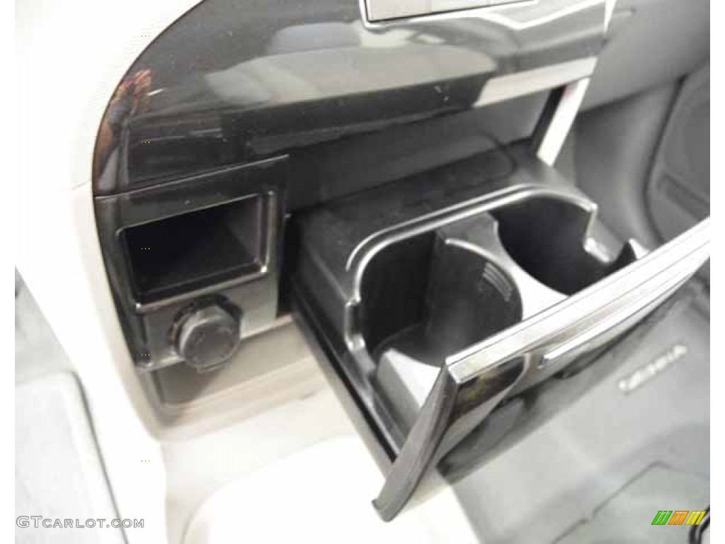 2014 Sienna LE - Silver Sky Metallic / Light Gray photo #24