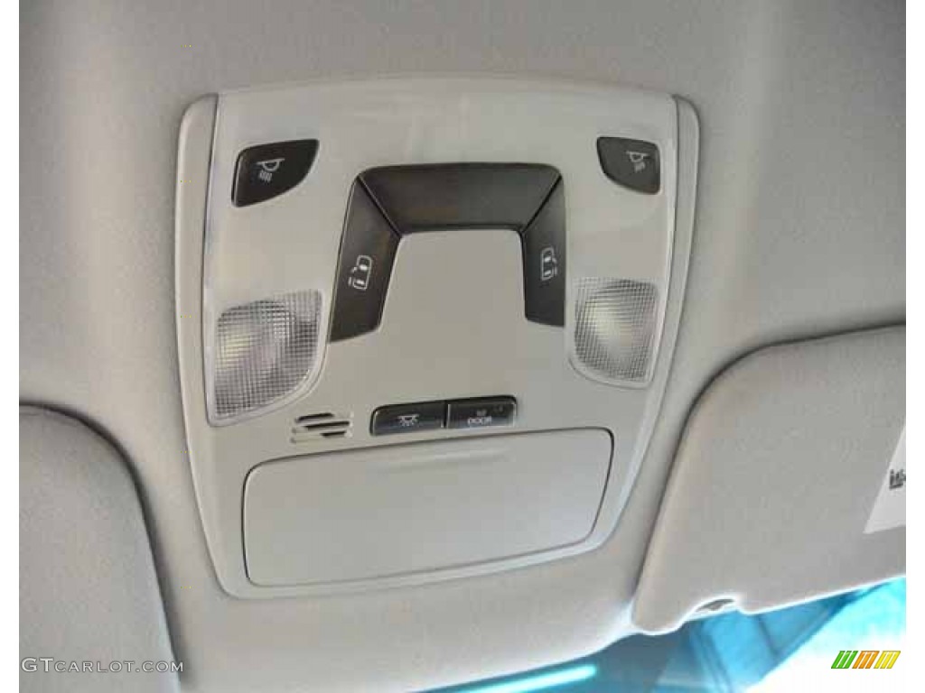 2014 Sienna LE - Silver Sky Metallic / Light Gray photo #32