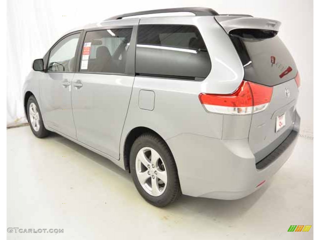 2014 Sienna LE - Silver Sky Metallic / Light Gray photo #39