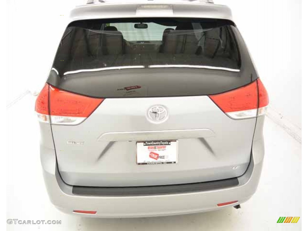 2014 Sienna LE - Silver Sky Metallic / Light Gray photo #40