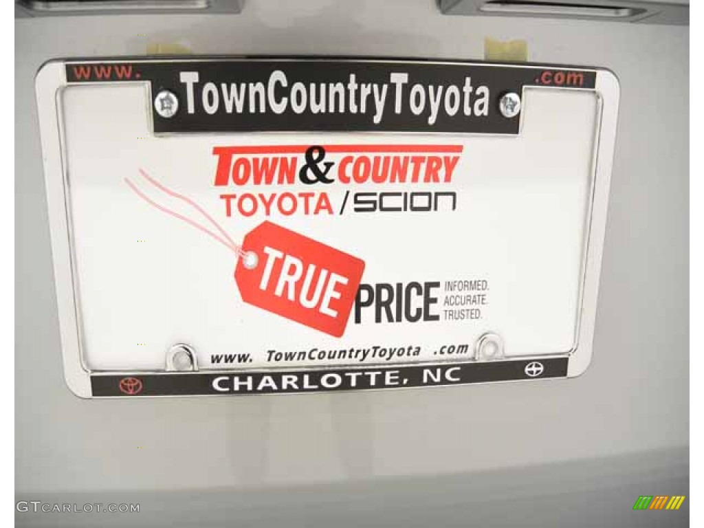 2014 Sienna LE - Silver Sky Metallic / Light Gray photo #42