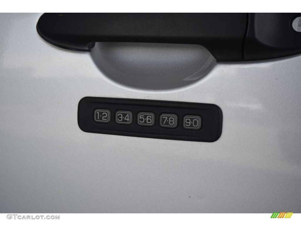 2011 Escape XLT 4WD - Ingot Silver Metallic / Charcoal Black photo #19