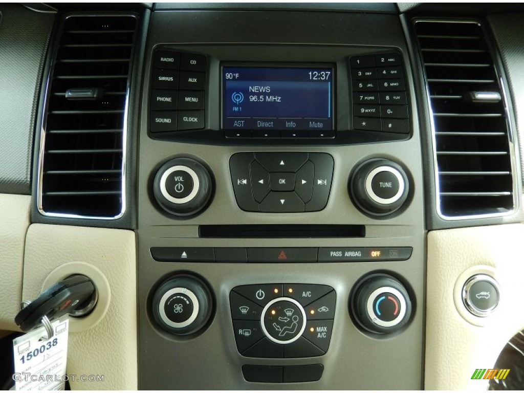 2015 Ford Taurus SE Controls Photo #95080986
