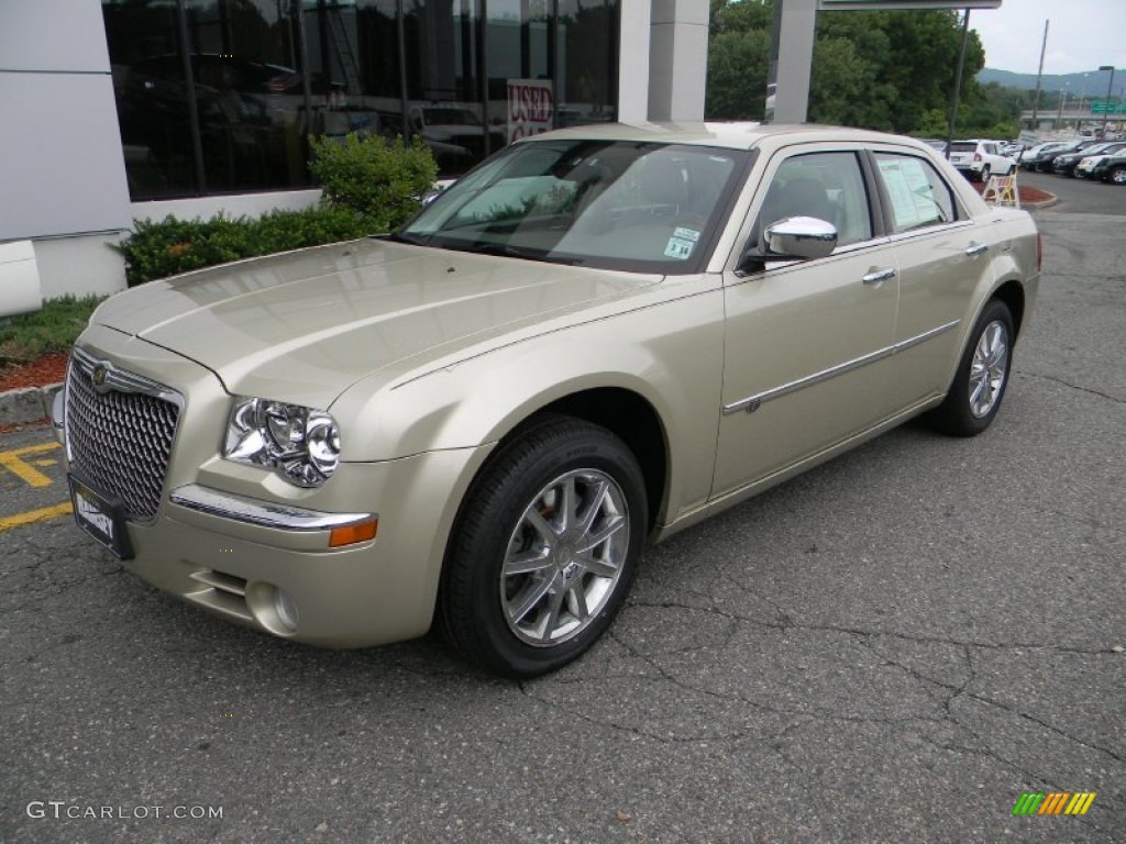 2010 300 C HEMI AWD - White Gold Pearlcoat / Dark Khaki/Light Graystone photo #1