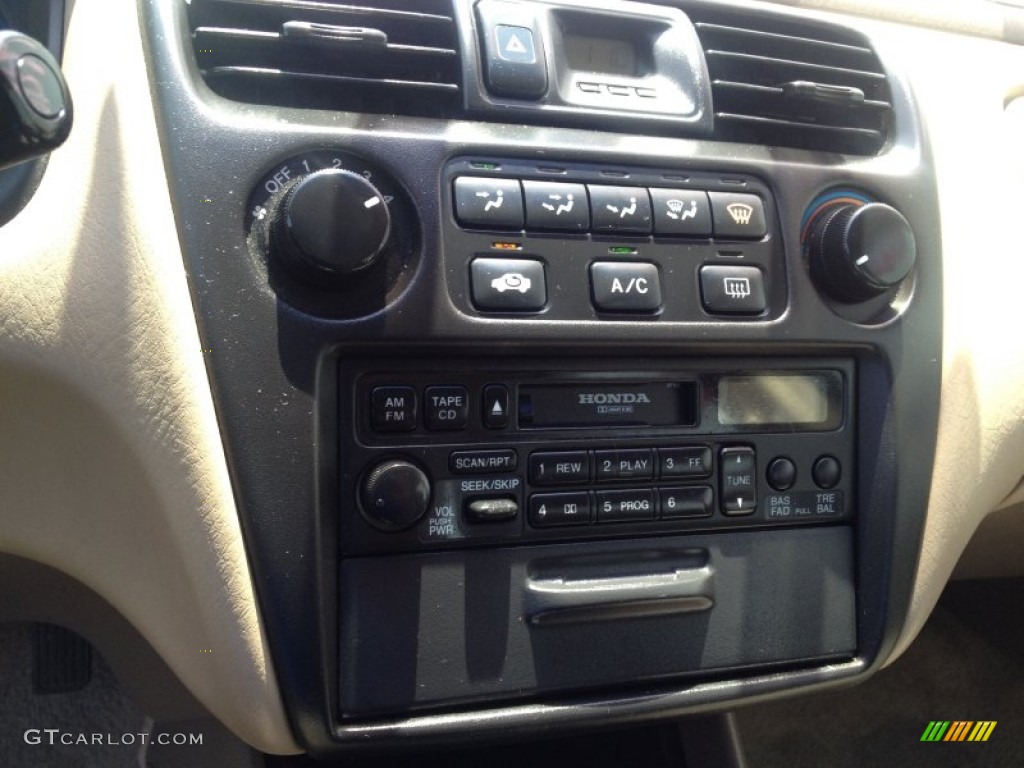 1998 Accord LX Sedan - Taffeta White / Ivory photo #19