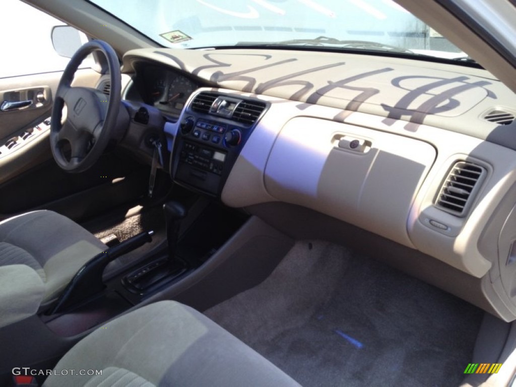 1998 Accord LX Sedan - Taffeta White / Ivory photo #28