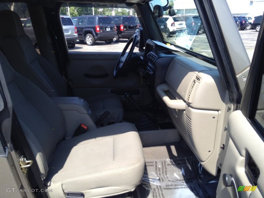 2004 Wrangler Sahara 4x4 - Light Khaki Metallic / Khaki photo #12