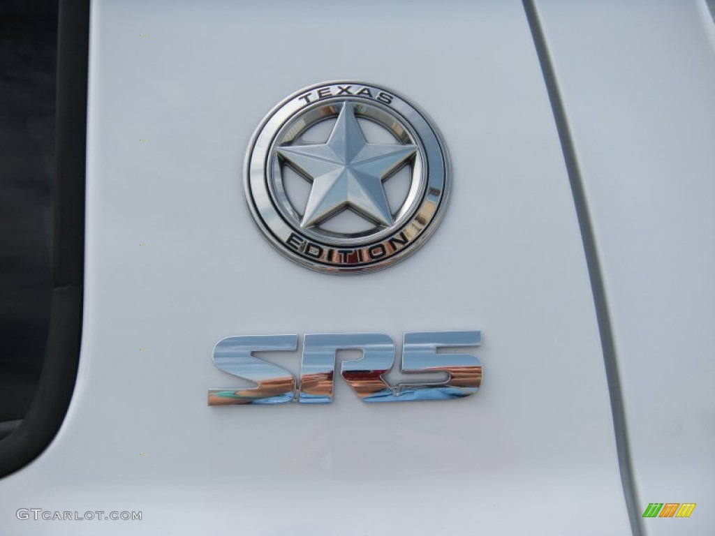 2014 Toyota Tundra SR5 Crewmax Marks and Logos Photos
