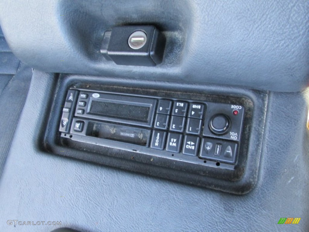 1997 Land Rover Defender 90 Soft Top Audio System Photo #95130122