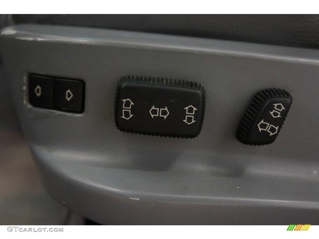 2002 BMW 5 Series 540i Sedan Controls Photo #95136311