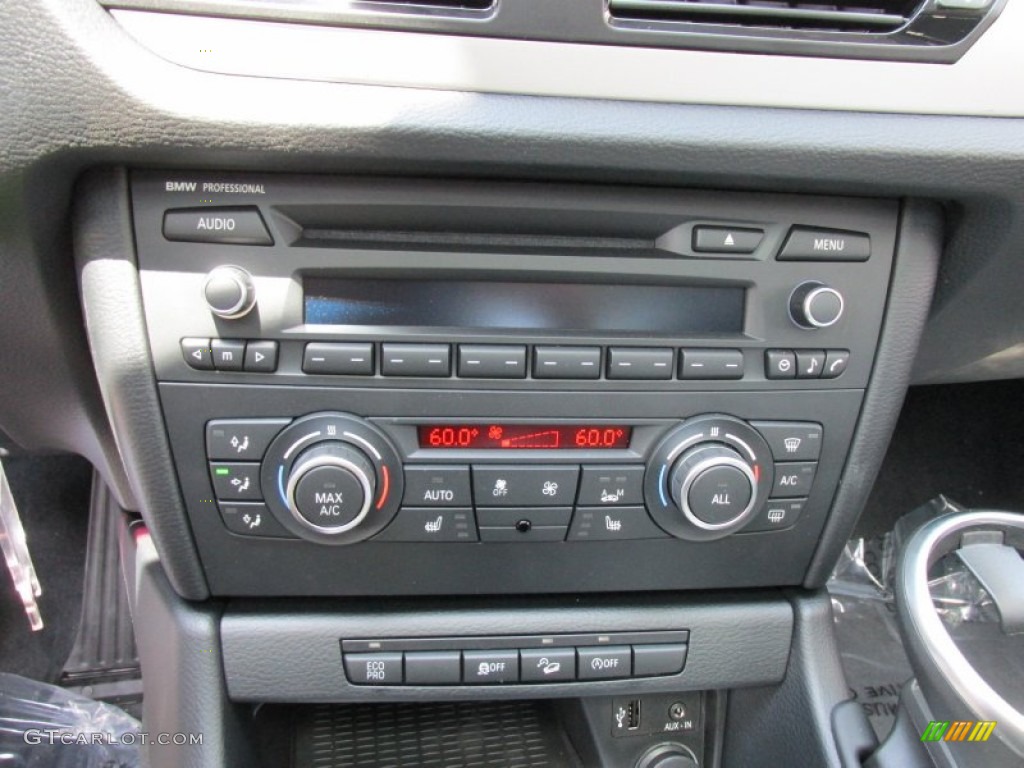 2015 BMW X1 xDrive28i Controls Photo #95140142