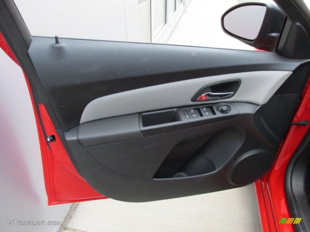 2014 Cruze LS - Red Hot / Jet Black/Medium Titanium photo #10