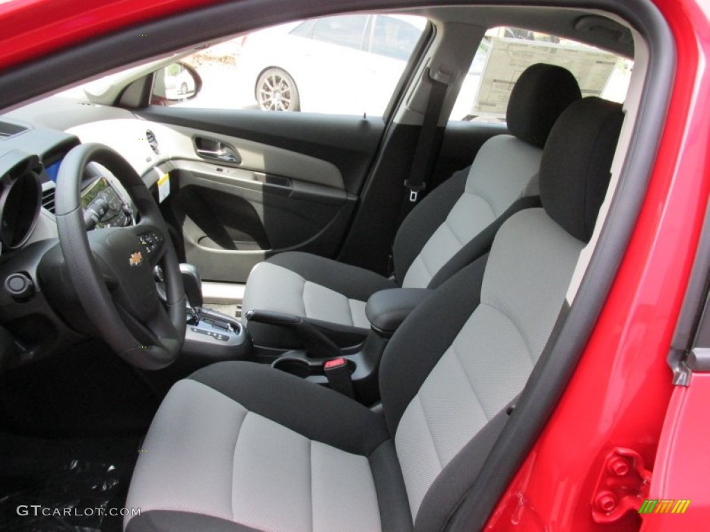2014 Cruze LS - Red Hot / Jet Black/Medium Titanium photo #11