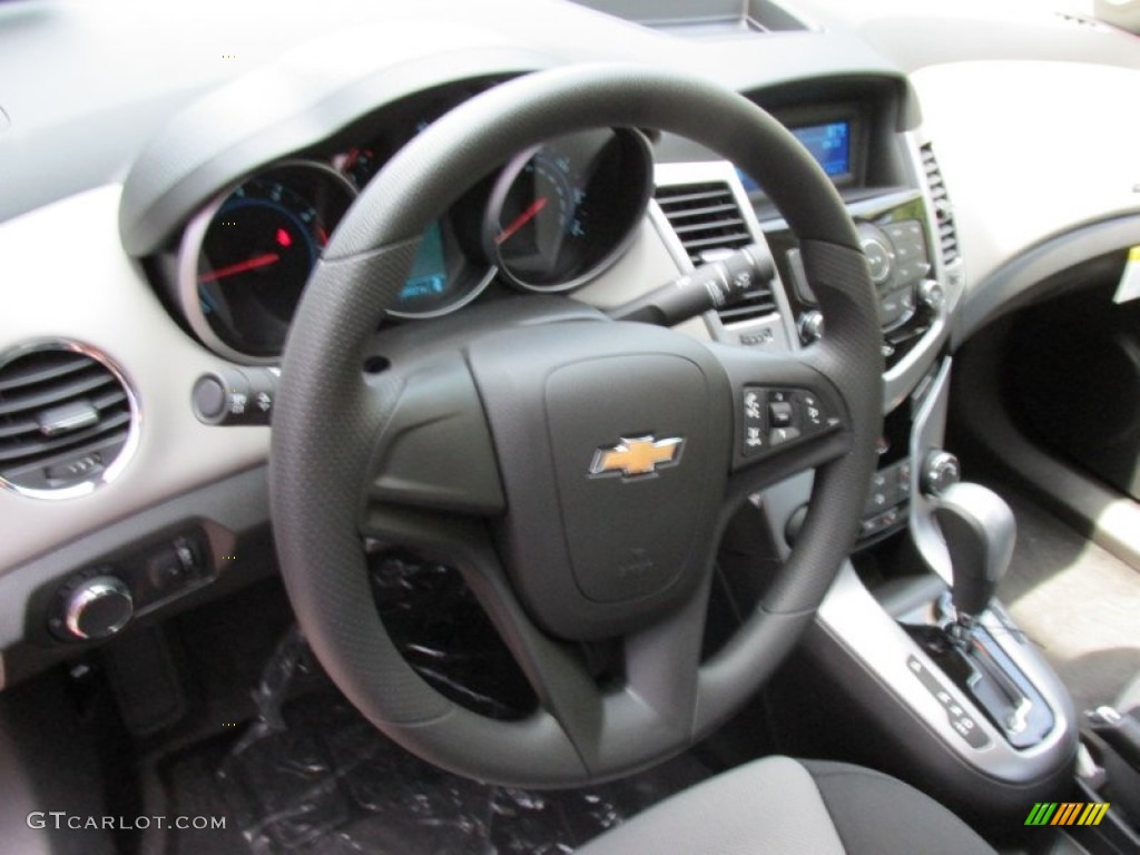 2014 Cruze LS - Red Hot / Jet Black/Medium Titanium photo #13