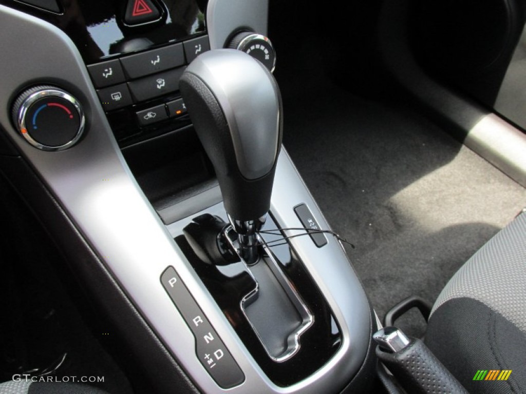 2014 Cruze LS - Red Hot / Jet Black/Medium Titanium photo #14