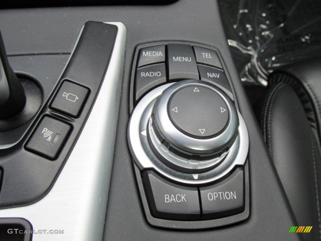 2013 BMW M5 Sedan Controls Photo #95152247
