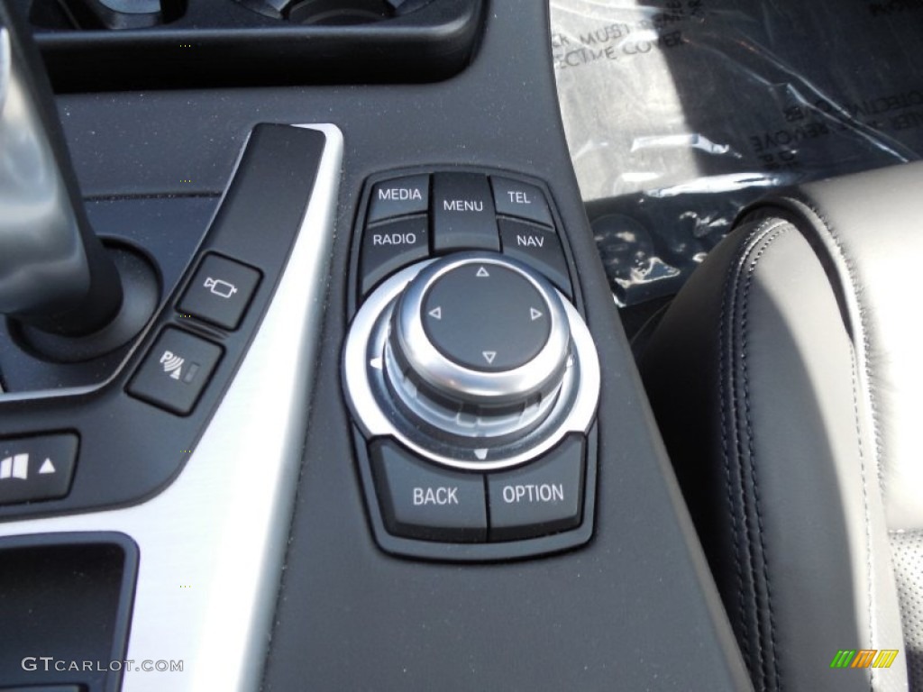 2013 BMW M5 Sedan Controls Photos