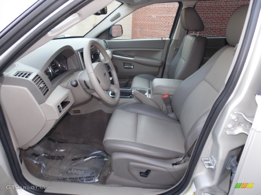 Medium Khaki/Dark Khaki Interior 2009 Jeep Grand Cherokee Laredo 4x4 Photo #95161472