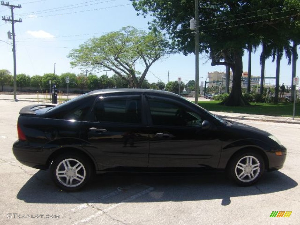 2001 Focus SE Sedan - Pitch Black / Dark Charcoal Black photo #5