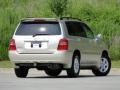 2001 Vintage Gold Metallic Toyota Highlander V6 4WD  photo #8