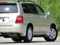 Vintage Gold Metallic - Highlander V6 4WD Photo No. 26