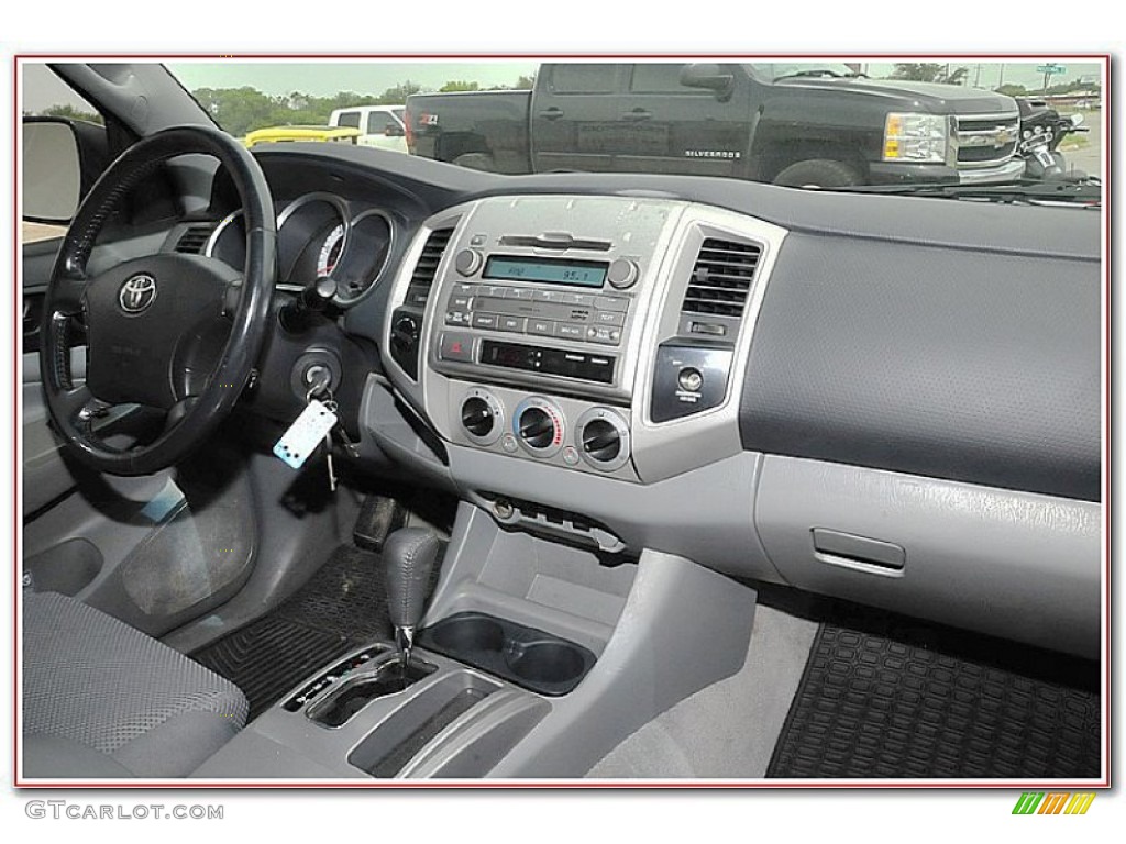 2011 Tacoma V6 SR5 Access Cab 4x4 - Silver Streak Mica / Graphite Gray photo #35