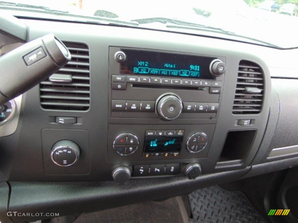 2013 Chevrolet Silverado 1500 LT Extended Cab 4x4 Controls Photo #95203319