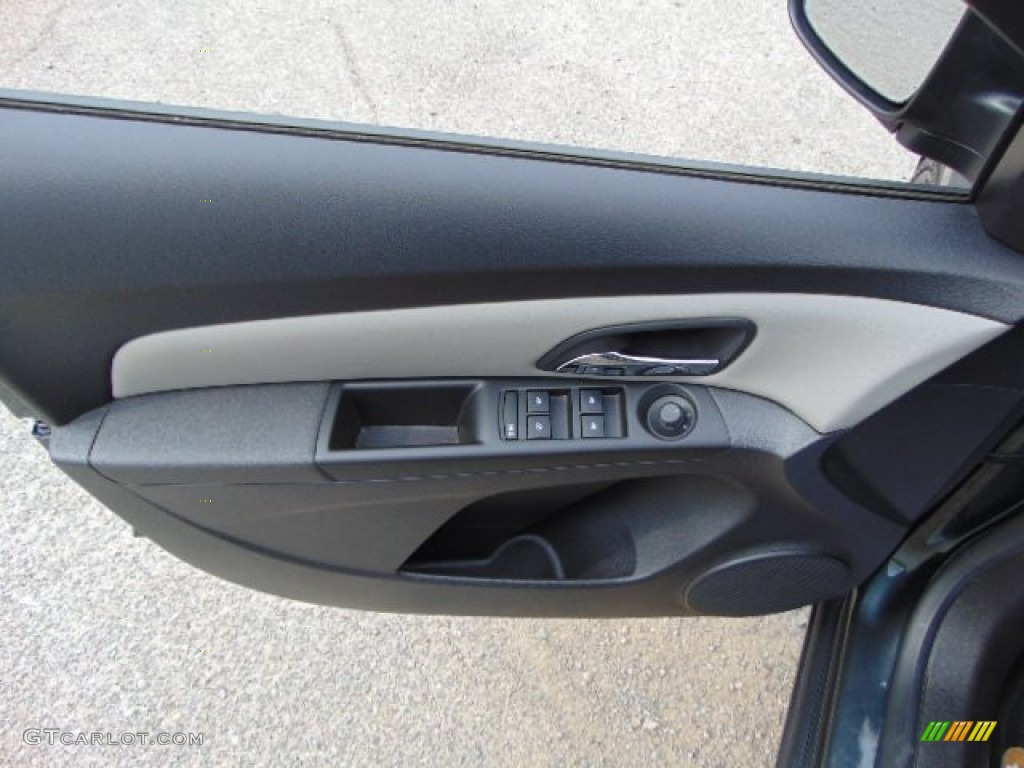 2013 Cruze LS - Cyber Gray Metallic / Jet Black/Medium Titanium photo #14