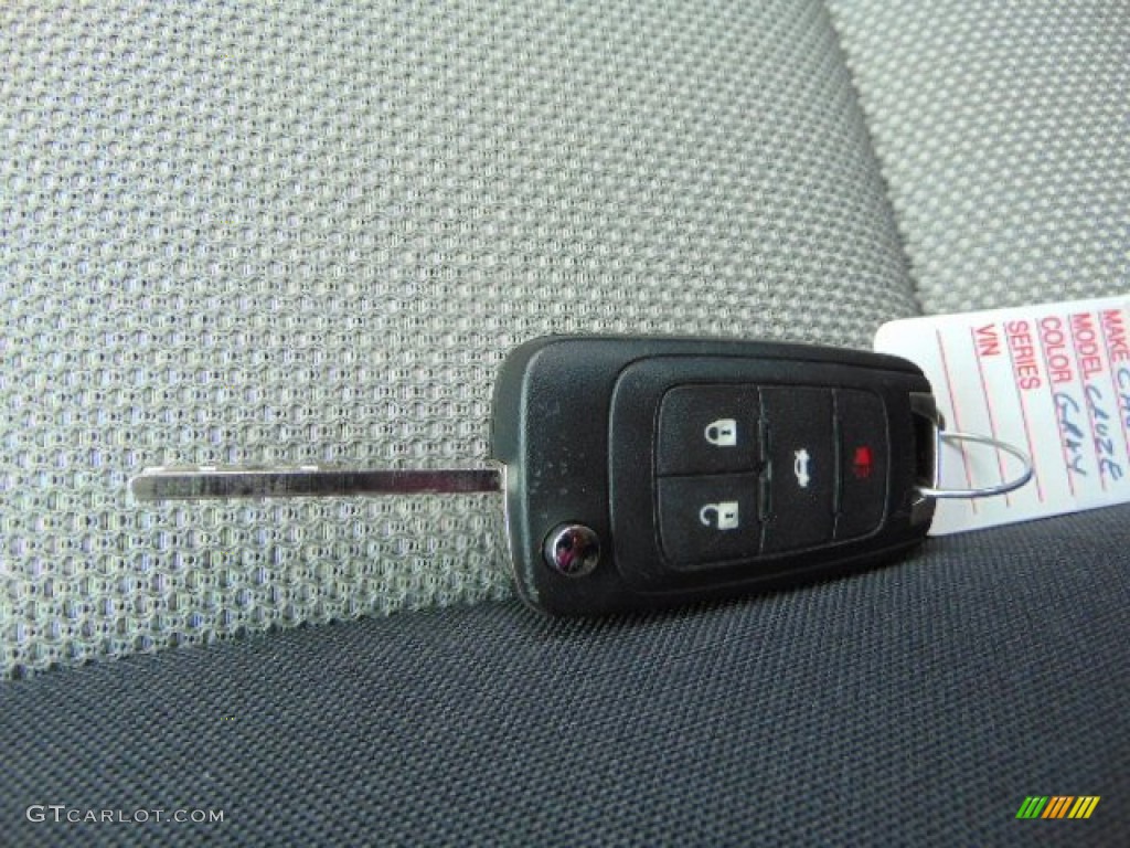 2013 Cruze LS - Cyber Gray Metallic / Jet Black/Medium Titanium photo #27