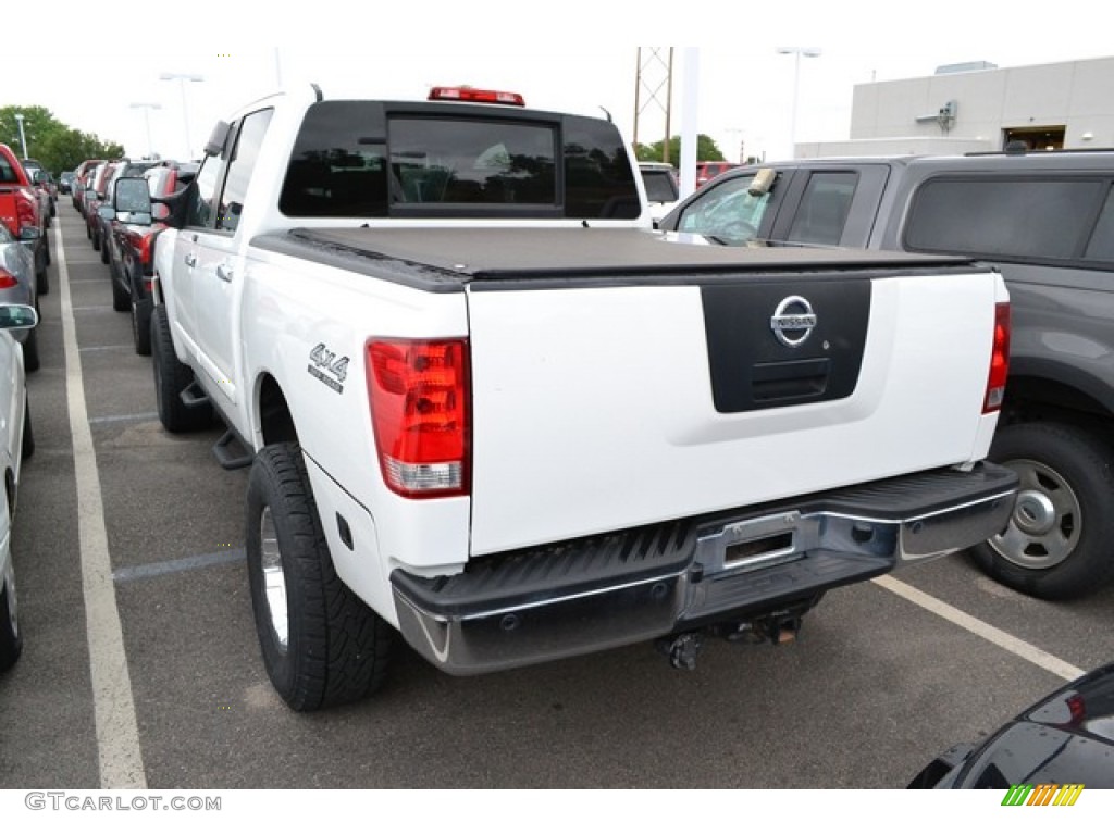 2007 Titan LE Crew Cab 4x4 - White / Steel Gray photo #3