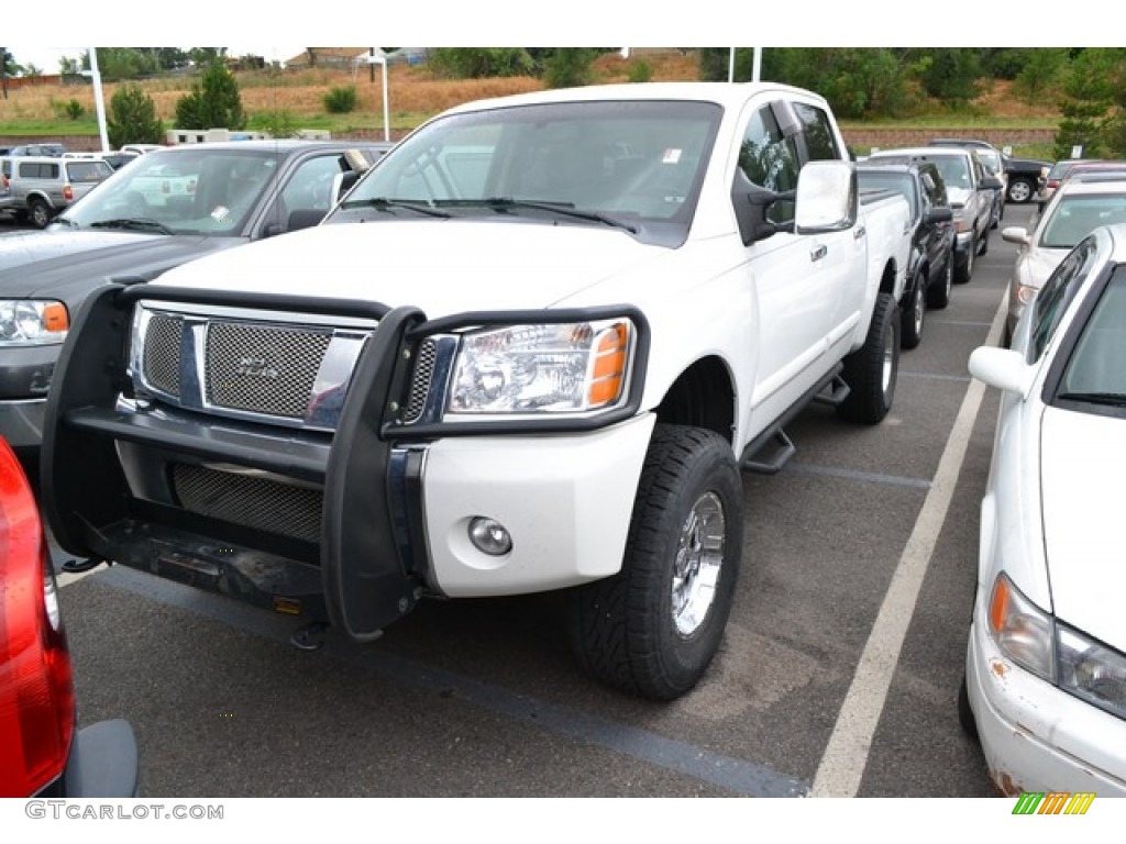 2007 Titan LE Crew Cab 4x4 - White / Steel Gray photo #4