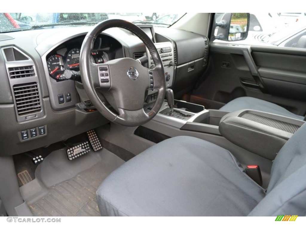 2007 Titan LE Crew Cab 4x4 - White / Steel Gray photo #5