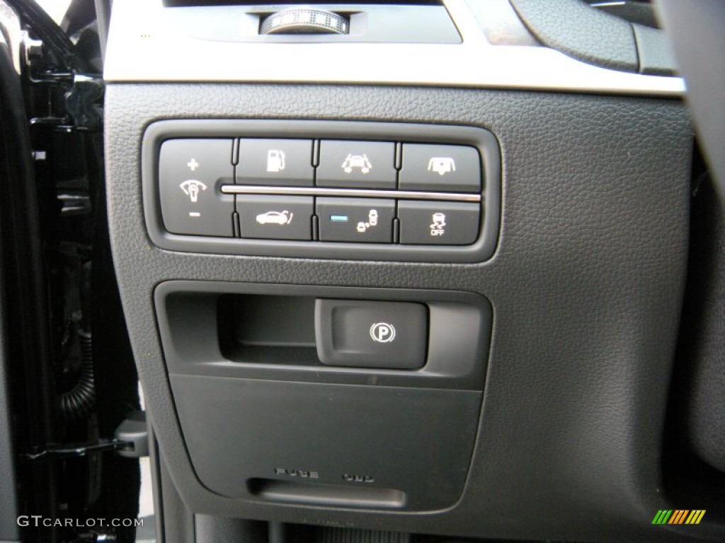 2015 Hyundai Genesis 5.0 Sedan Controls Photos