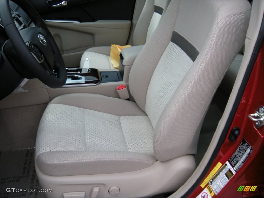 Ivory Interior 2014 Toyota Camry XLE Photo #95215797