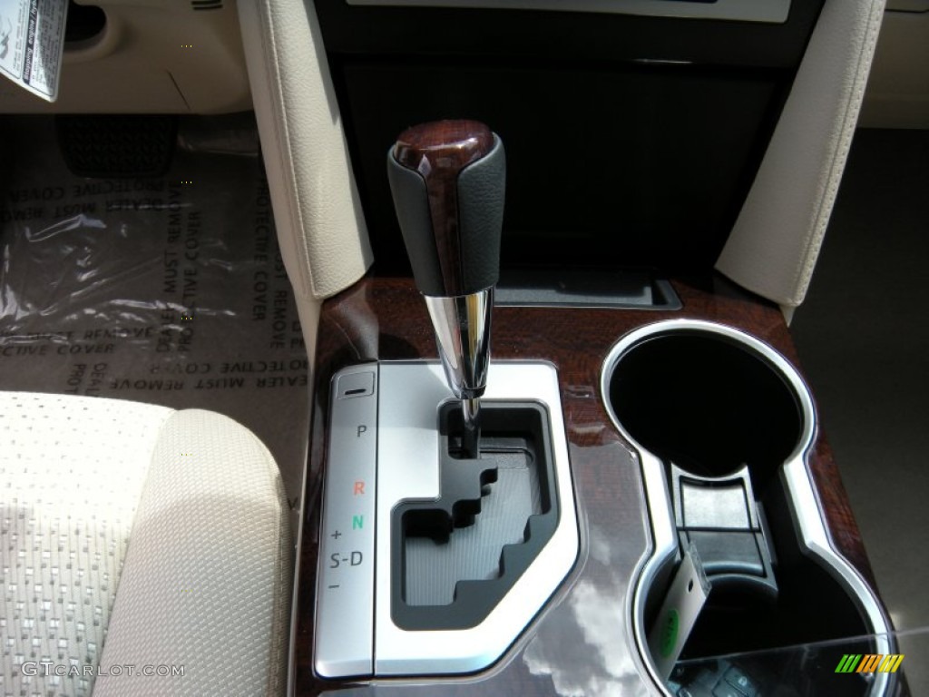 2014 Toyota Camry XLE Transmission Photos