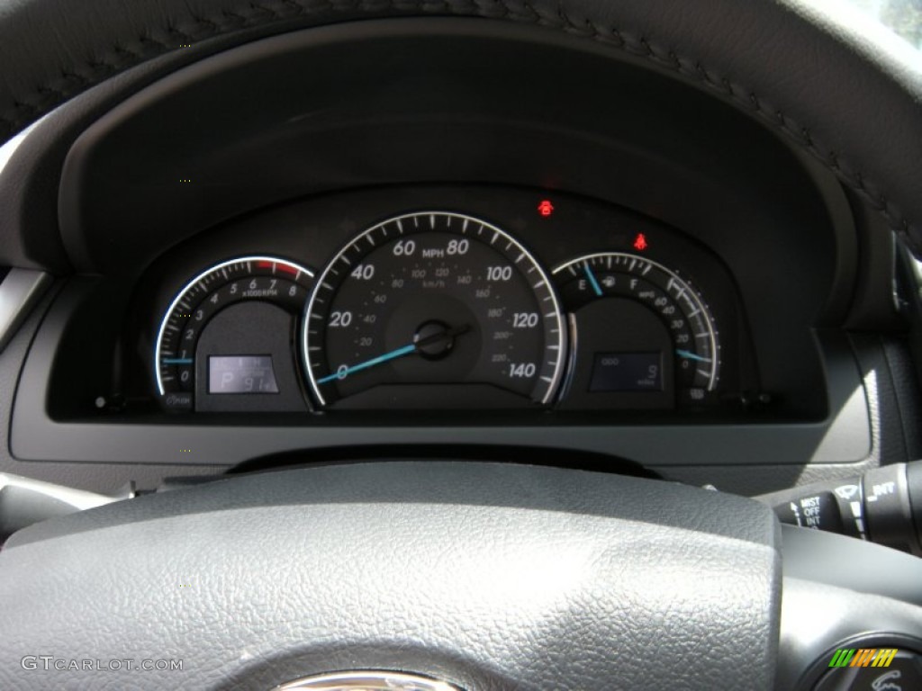 2014 Toyota Camry XLE Gauges Photo #95216034