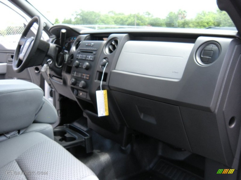 2014 F150 XL Regular Cab - Oxford White / Steel Grey photo #16