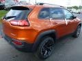 Mango Tango Pearl Coat - Cherokee Trailhawk 4x4 Photo No. 5