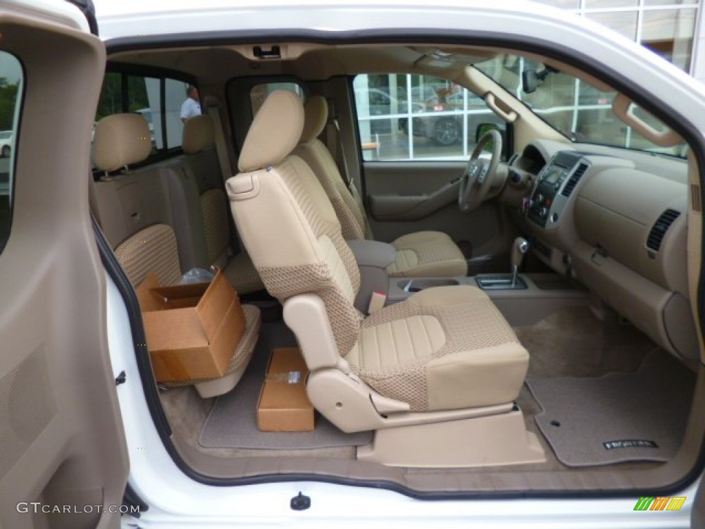 Beige Interior 2014 Nissan Frontier SV King Cab 4x4 Photo #95227773