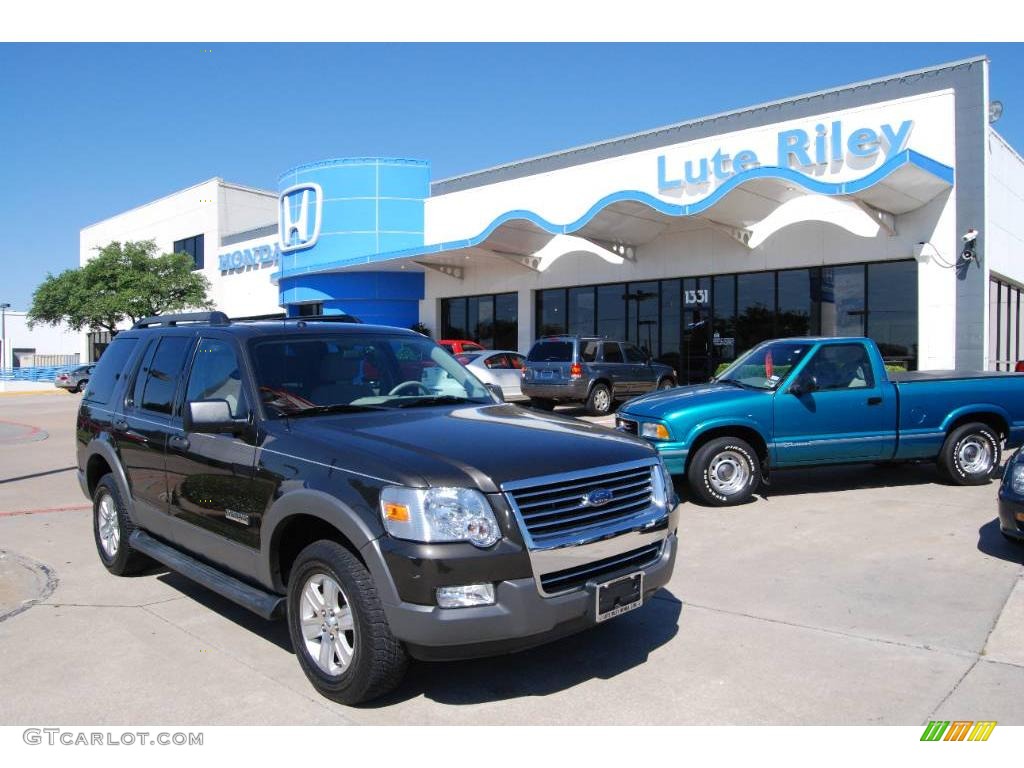 2006 Explorer XLT 4x4 - Dark Stone Metallic / Stone photo #1