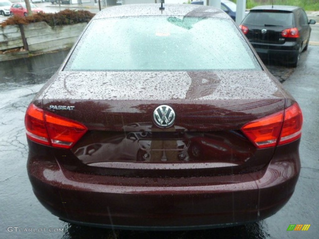 2013 Passat 2.5L S - Opera Red Metallic / Titan Black photo #11