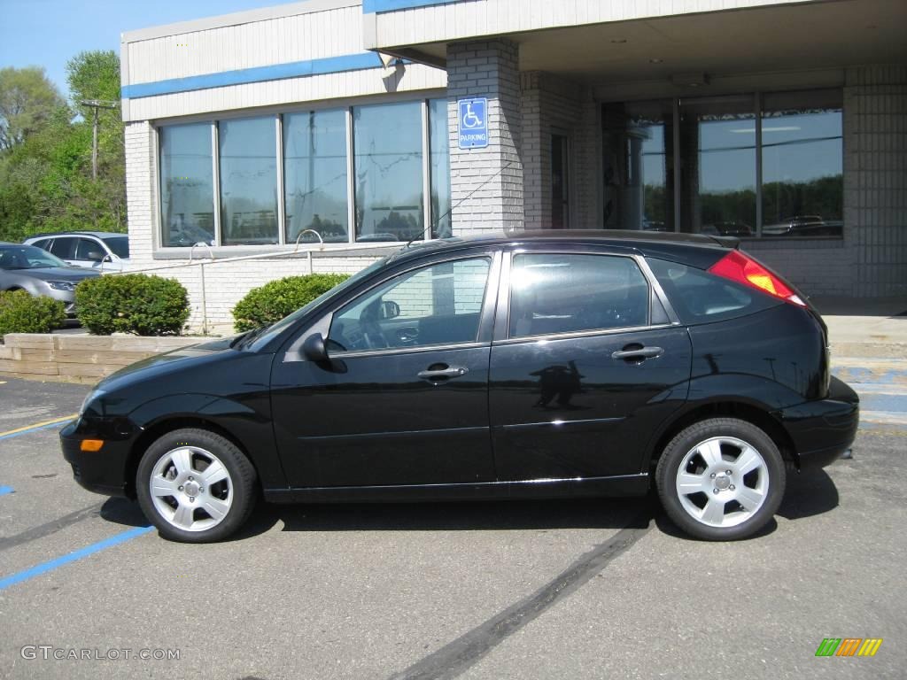 2007 Focus ZX5 SES Hatchback - Pitch Black / Charcoal/Light Flint photo #2
